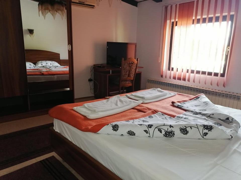 مبيت وإفطار فيروفيتيكا Sulentic Sobe I Restoran المظهر الخارجي الصورة